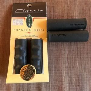 Vintage 1996 Schwinn Phantom Grips-Genuine Classic, New in Box and reg grips